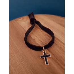 Croix émaillée noire et ruban velours élastique.