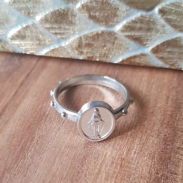 Bijoux religieux: bague de la Vierge Marie de la médaille miraculeuse.