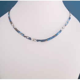 Collier Liberty rose buvard pour porter sa médaille religieuse ou sa croix.