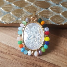 Médaille de l'ange  en pure nacre et perles de cristal