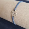 Bracelet élastique et coulissant médaille croix argentée.