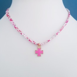 croix émaillée rose vif