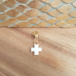 Breloque croix émaillée blanche