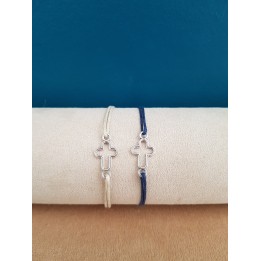 Bracelet coulissant croix trilobée.