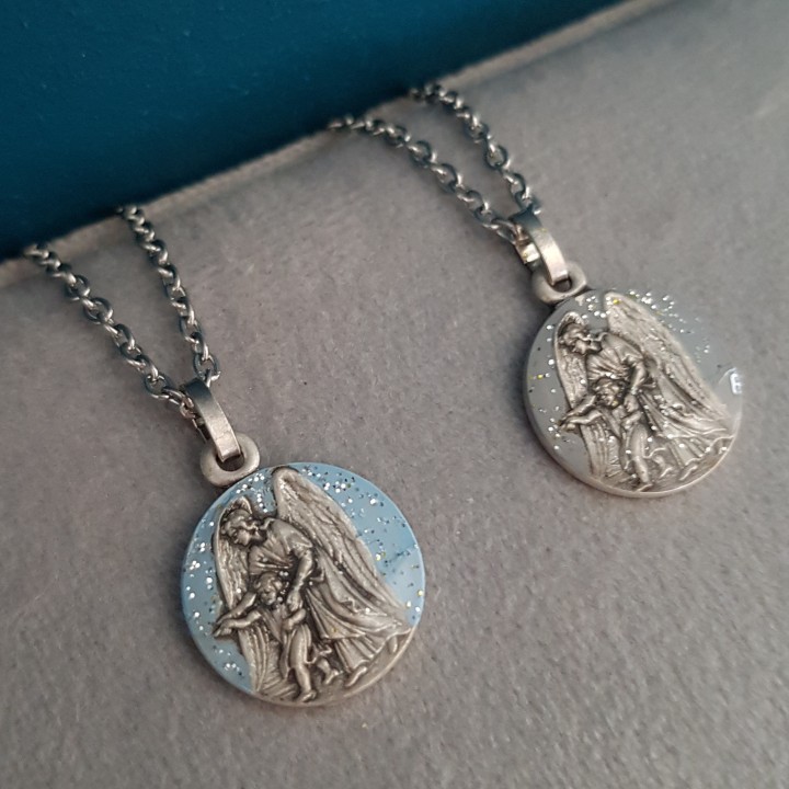 CollierLiberty et médaille miraculeuse en pure nacre.