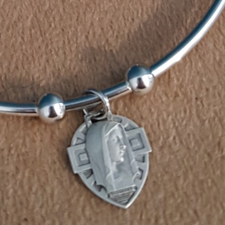Bracelet jonc Vierge Marie.