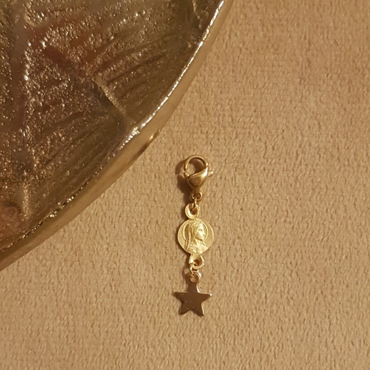 Médaille ancienne et mousqueton