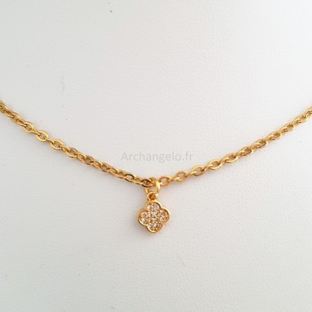 Pendentif croix plaqué or.