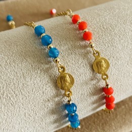 Bracelet chaine rosaire argenté et blanc avec une médaille ancienne émaillée de la Vierge Marie.
