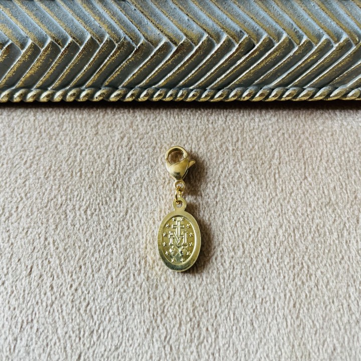Breloque médaille miraculeuse émaillée.