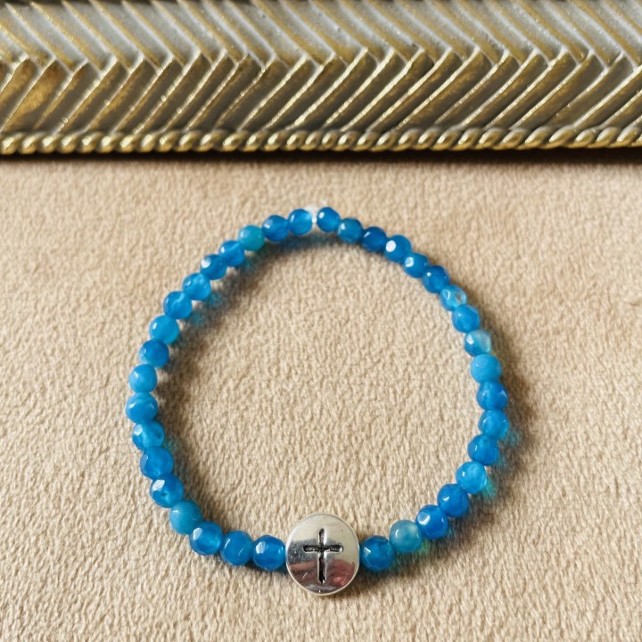 Bracelet élastique croix acier argenté.