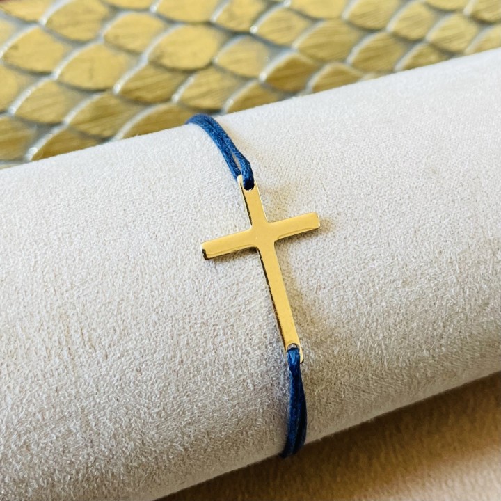 Bracelet croix et cordon.