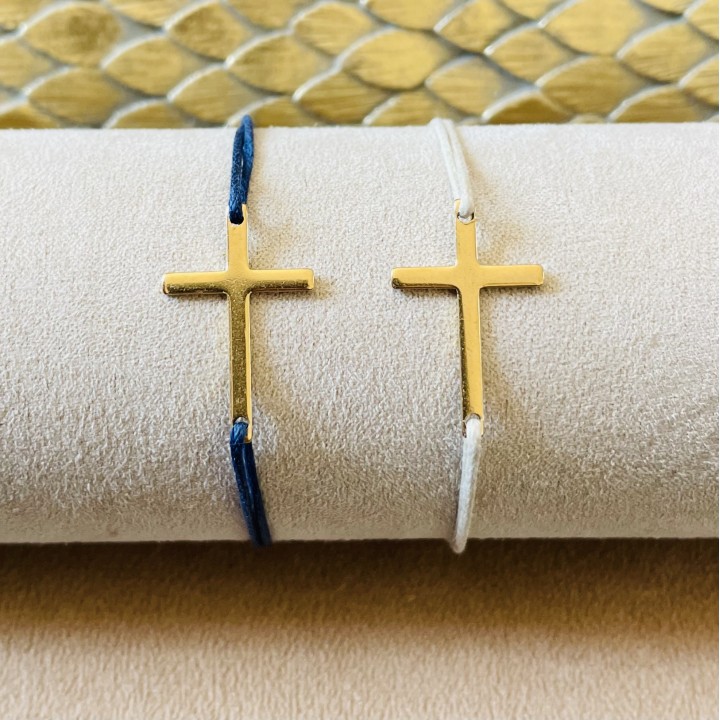 Bracelet croix et cordon.
