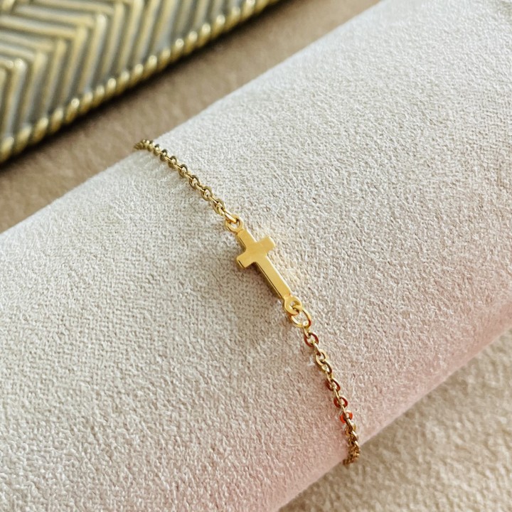 Bracelet croix plaqué or.