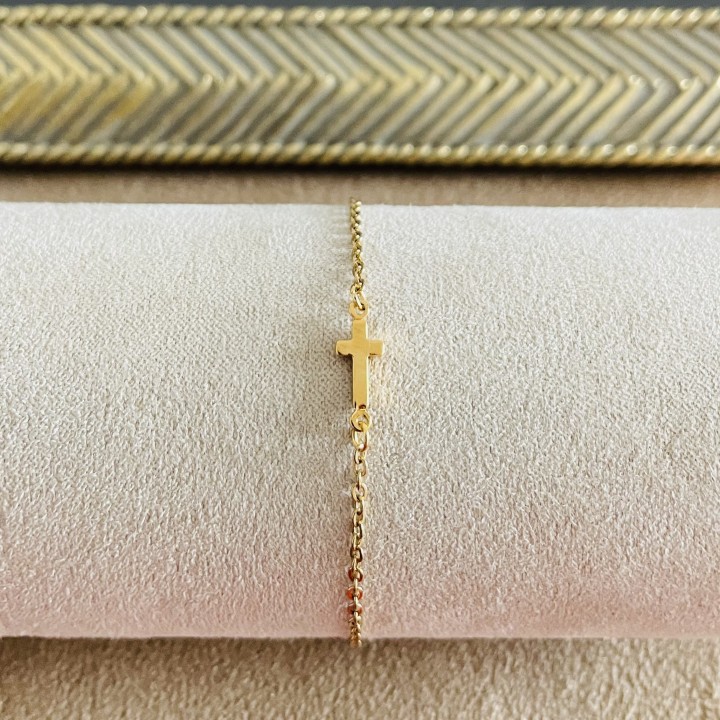 Bracelet croix plaqué or.