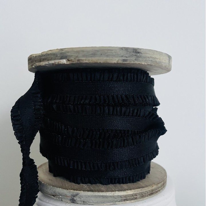 Lien 50 cm froufrou élastique noir.