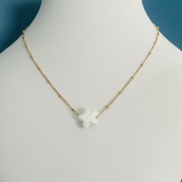 Collier étoile porcelaine.