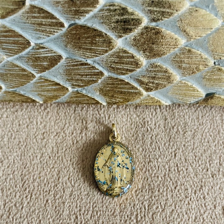 Médaille miraculeuse paillettes ciel et or 17 mm