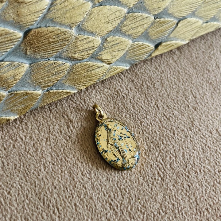 Médaille miraculeuse paillettes ciel et or 17 mm
