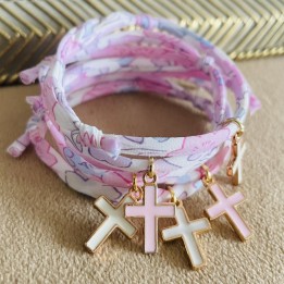 Bijoux religieux: le bracelet Liberty  croix émaillée rose ou blanche.