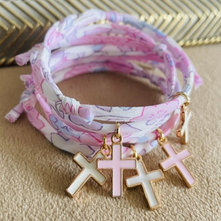 Bijoux religieux: le bracelet Liberty  croix émaillée rose ou blanche.