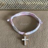 Bijoux religieux: le bracelet Liberty  croix émaillée rose ou blanche.