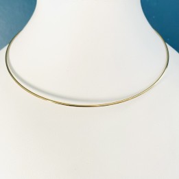 Magnifique tour de cou en acier doré inoxydable pour les  bijoux religieux.