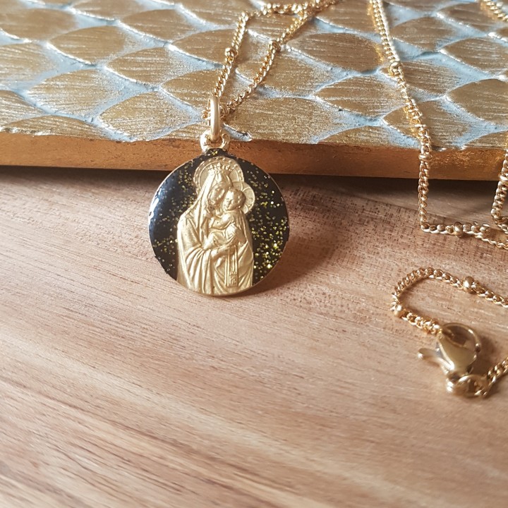 Collier du scapulaire de Notre Dame.