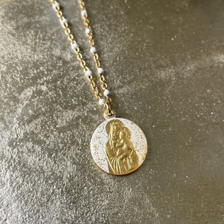 Collier du scapulaire de Notre Dame.