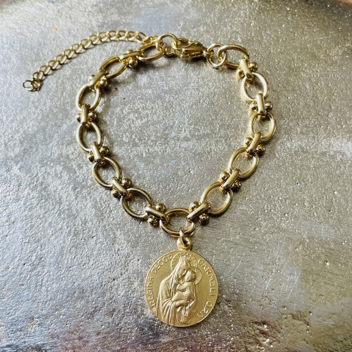 Bracelet médaille du scapulaire sur gourmette maille Héraclès.   Création by Archangelo.