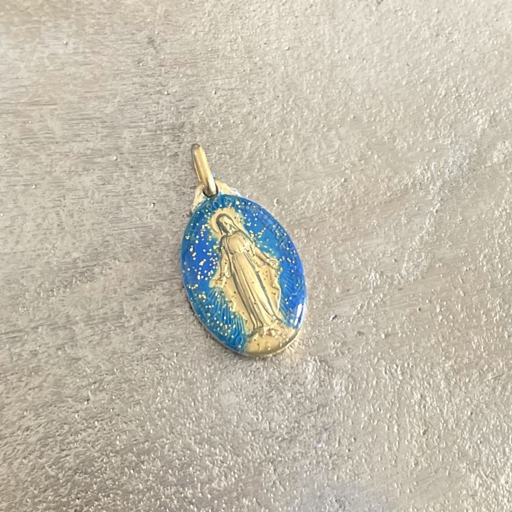 médaille miraculeuse paillettes bleu lagon et or.