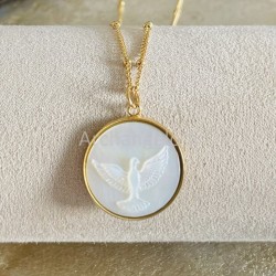 Collier Saint Esprit nacre.