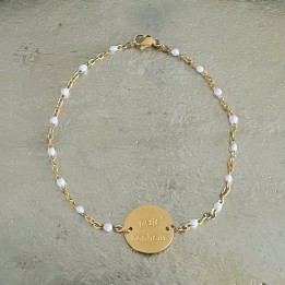 Mon bracelet "Petit Bonheur" et sa chaine rosaire orné de sa médaille plaqué or.