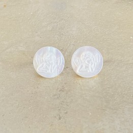 Boucles d'oreilles Angelino en pure nacre blanche, création Archangelo.