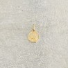 Médaille ronde du petit ange en acier doré inoxydable.
