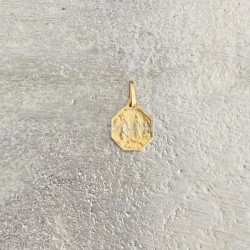 Médaille ronde du petit ange en acier doré inoxydable.