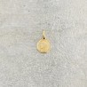 Médaille ronde du petit ange en acier doré inoxydable.