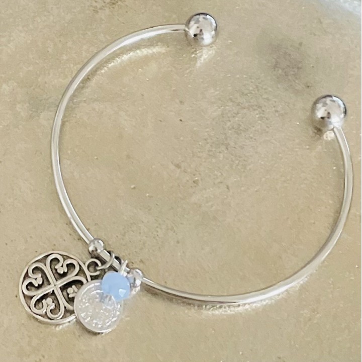 Jonc croix et Saint Benoit.
