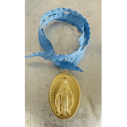 Médaillon médaille miraculeuse à suspendre, ruban bleu céleste et anneau.