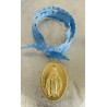 Médaillon médaille miraculeuse à suspendre, ruban bleu céleste et anneau.