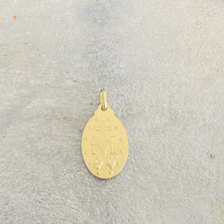 médaille miraculeuse paillètes émeraude  et or.
