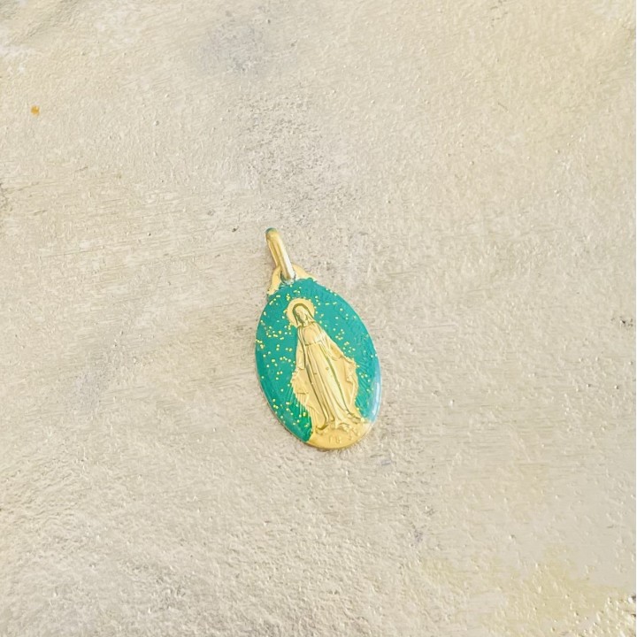 médaille miraculeuse paillètes émeraude  et or.