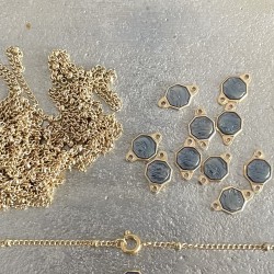 Collier Notre Dame.