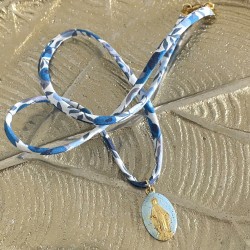 Collier avec cordon Liberty et jolie médaille miraculeuse de couleurs.