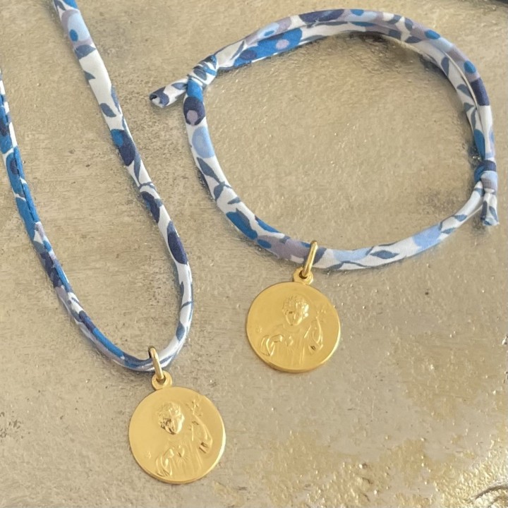 Pendentif Liberty et médaille miraculeuse.
