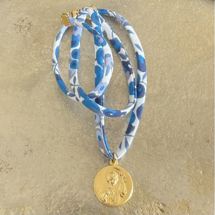 Pendentif Liberty et médaille miraculeuse.