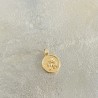 Médaille ronde du petit ange plaqué or.