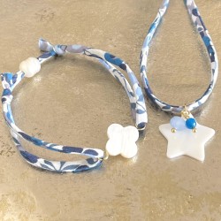 Collier Saint Benoit.  Collier: en perles de cristal rose de 40cm.  Médaille de Saint Benoit recto verso en acier doré inoxydabl