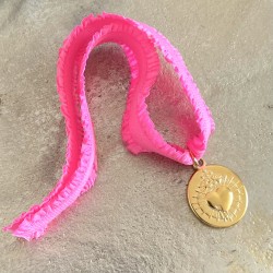 Un bijoux religieux : le bracelet médaille ex voto  acier doré inoxydable.
