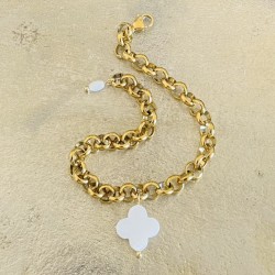 Bijoux religieux: le Bracelet "Alba" orné d'une croix en  pure nacre.